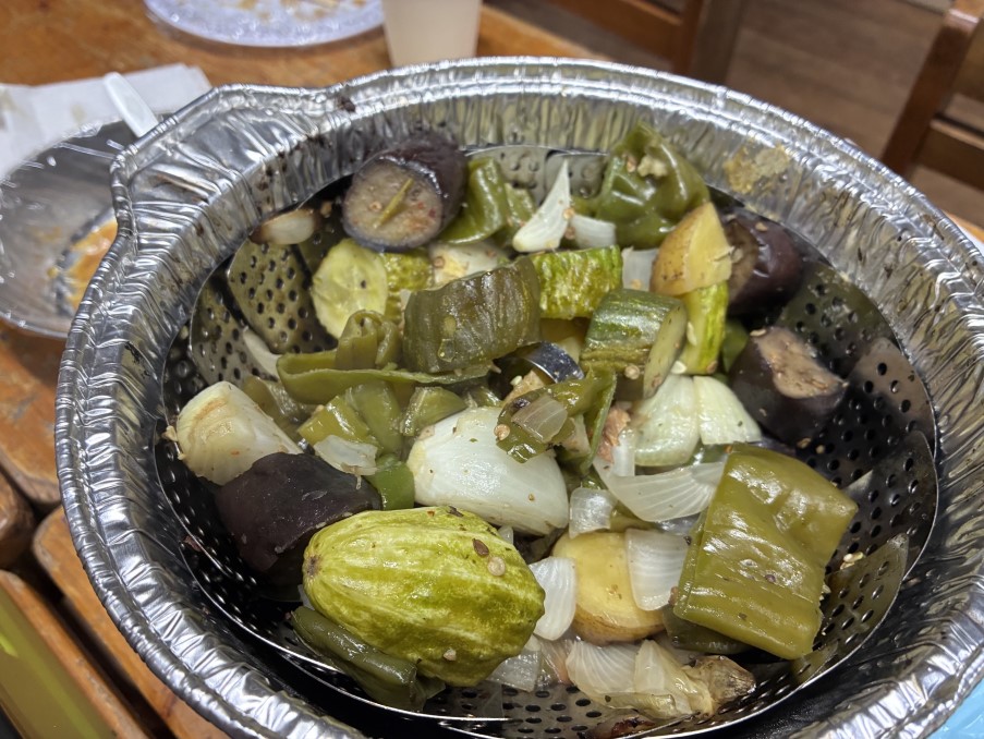 野菜を調理して夕食にする。