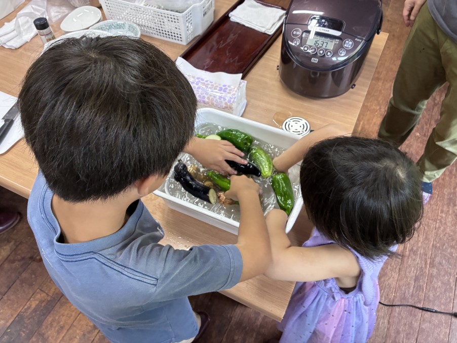 除菌水で野菜を洗う