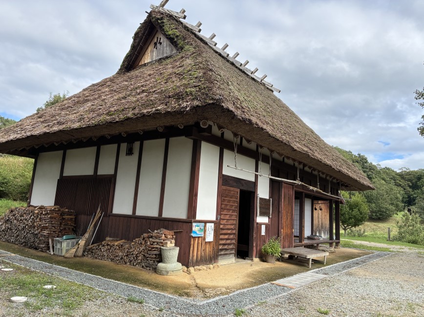 かやぶき屋根の民家