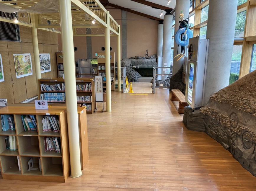 館内の図書コーナー