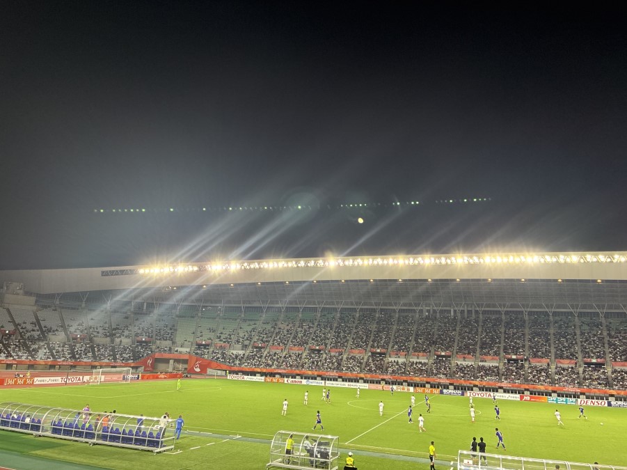 試合の様子。思ってた以上に間近に感じられてよく観えました。